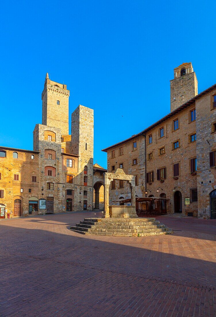 Piazza della Cisterna, San Gimignano, UNESCO-Weltkulturerbe, Siena, Toskana, Italien, Europa