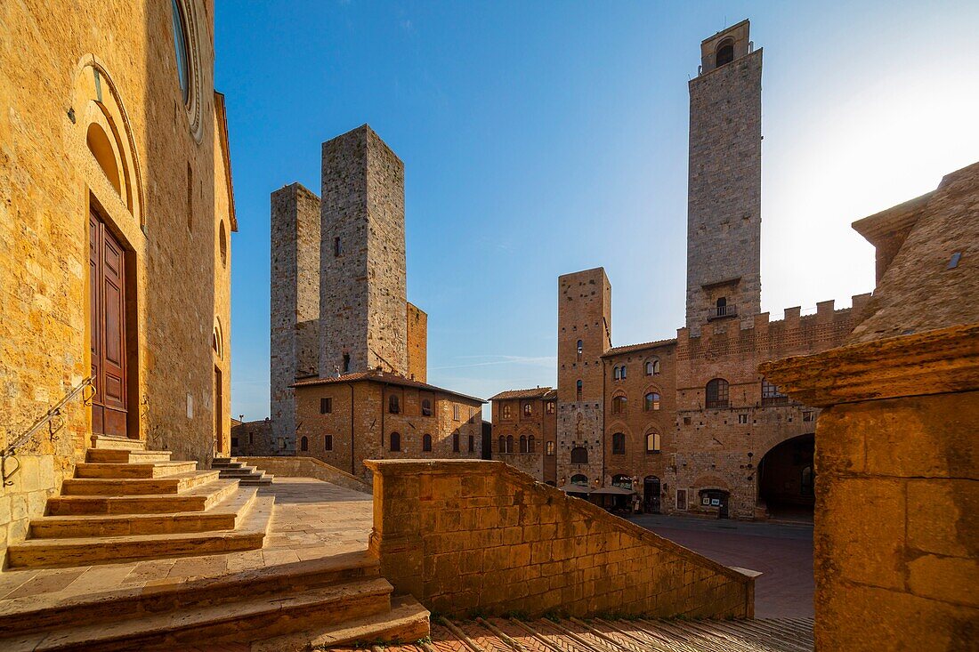 Piazza Duomo, San Gimignano, UNESCO-Weltkulturerbe, Siena, Toskana, Italien, Europa