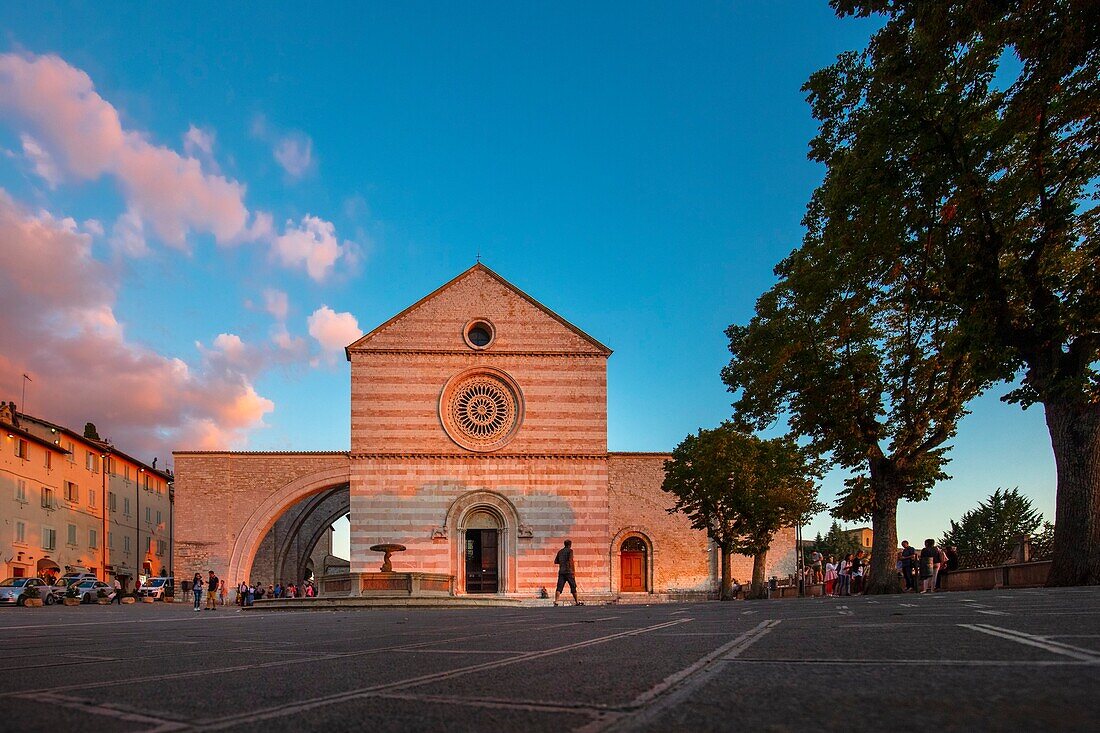 Basilica of Santa Chiara, Assisi, UNESCO World Heritage Site, Perugia, Umbria, Italy, Europe