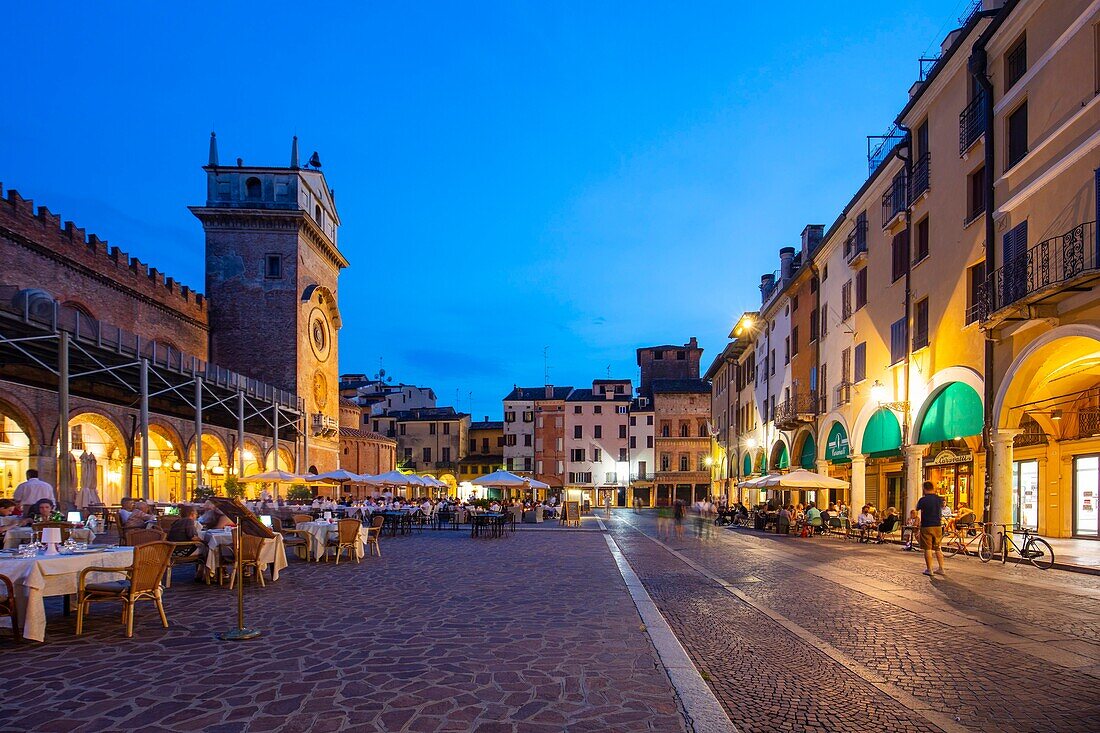 Piazza delle Erbe, Mantova (Mantua), UNESCO World Heritage Site, Lombardia (Lombardy), Italy, Europe
