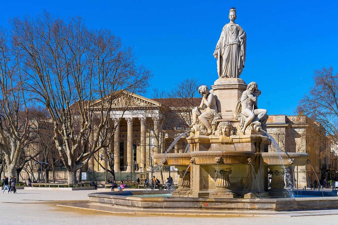 Der Pradier-Brunnen, Nimes, Gard, Okzitanien, Frankreich, Europa