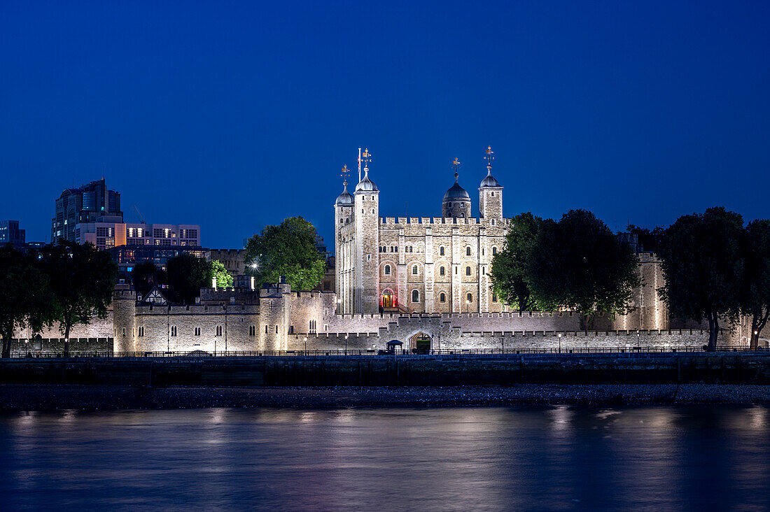 The Tower of London at night, UNESCO World Heritage Site, with River Thames, London, England, United Kingdom, Europe