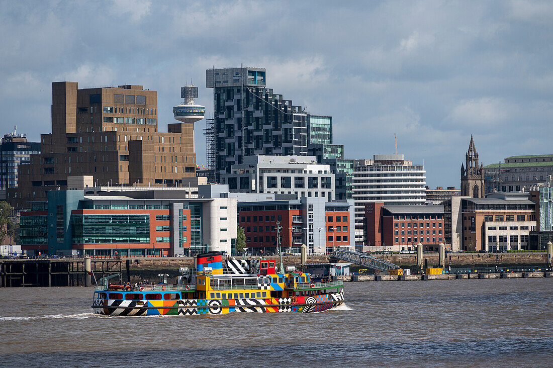 Mersey Ferry sailing in front of the Liverpool Waterfront, Liverpool, Merseyside, England, United Kingdom, Europe