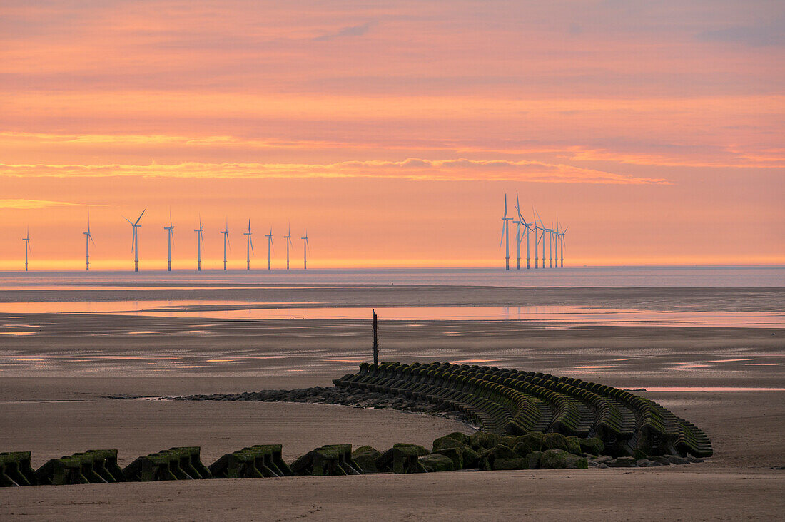 Ansicht des Offshore-Windparks in New Brighton, Cheshire, England, Vereinigtes Königreich, Europa