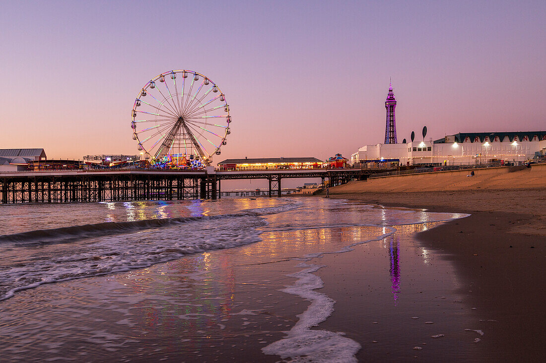 Abendstimmung am Strand von Blackpool, Blackpool, Lancashire, England, Vereinigtes Königreich, Europa