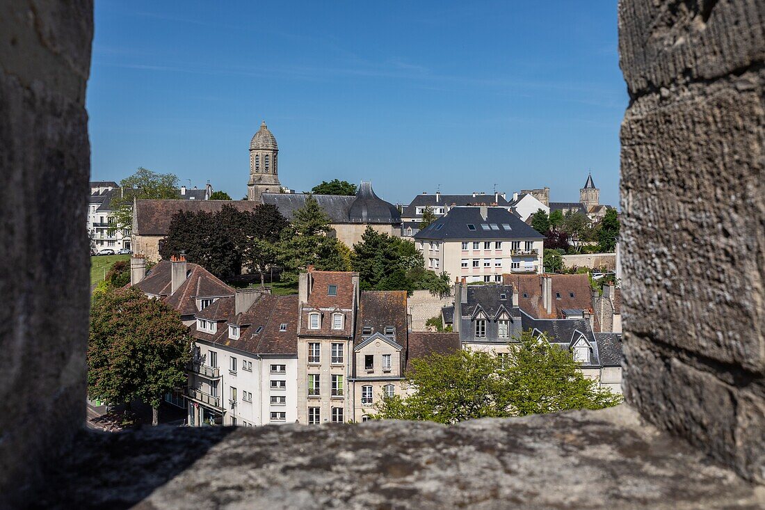 Blick auf das Vaugueux-Viertel vom Brüstungsgang auf den Burgwällen, Caen, Calvados, Normandie, Frankreich