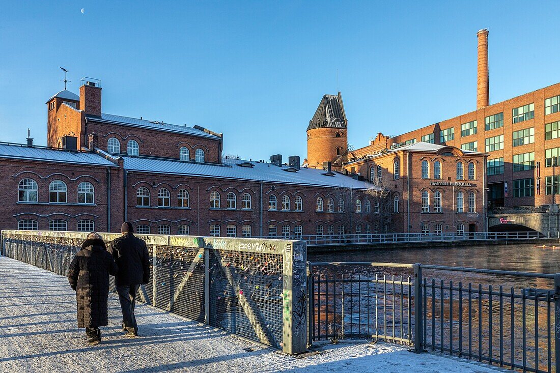 Der Weg der Liebesschlösser vor dem Frenckell-Theater, Tampere, Finnland, Europa