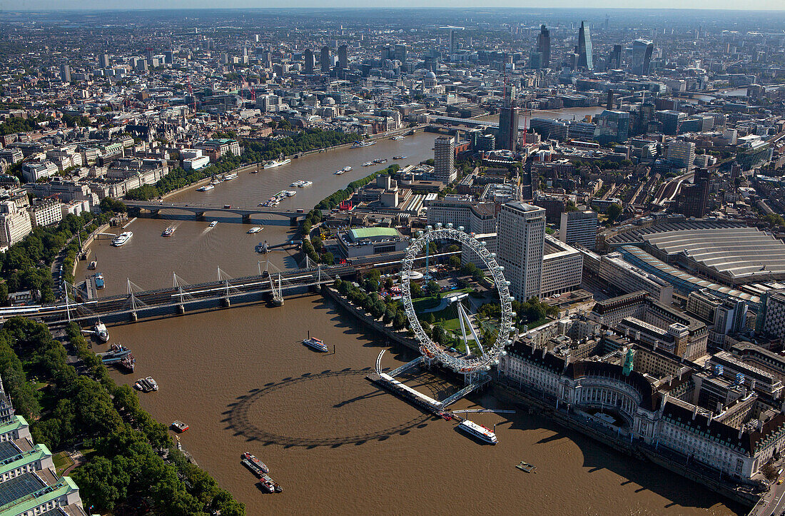 Großbritannien, London, Luftaufnahme der Themse und Westminster Stadtbild