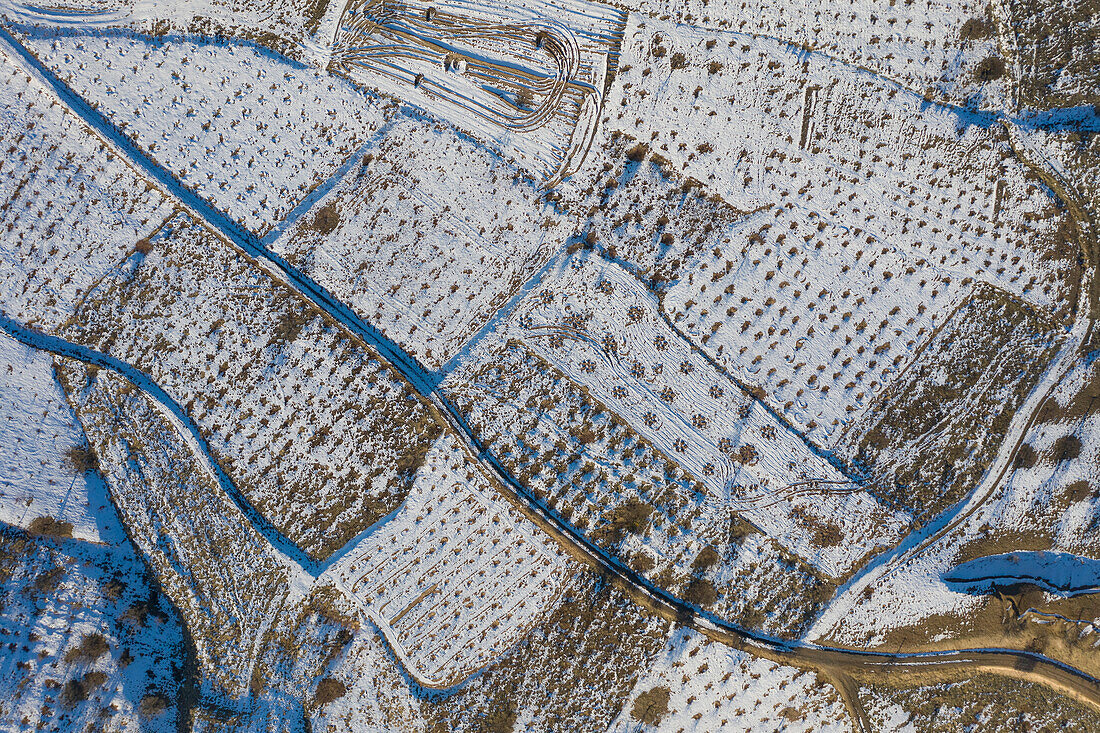 Türkei, Kappadokien, Luftaufnahme von schneebedeckten Feldern
