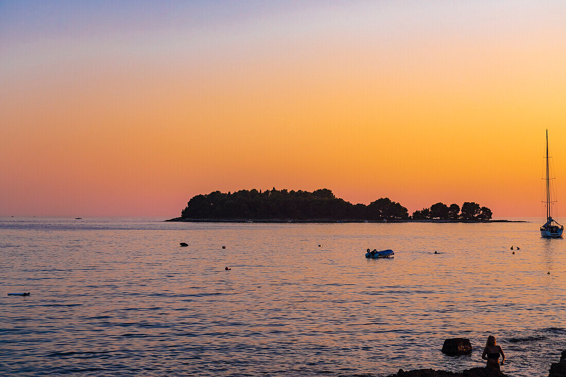 Kroatien, Istrien, Rovinj, Meer bei Sonnenuntergang