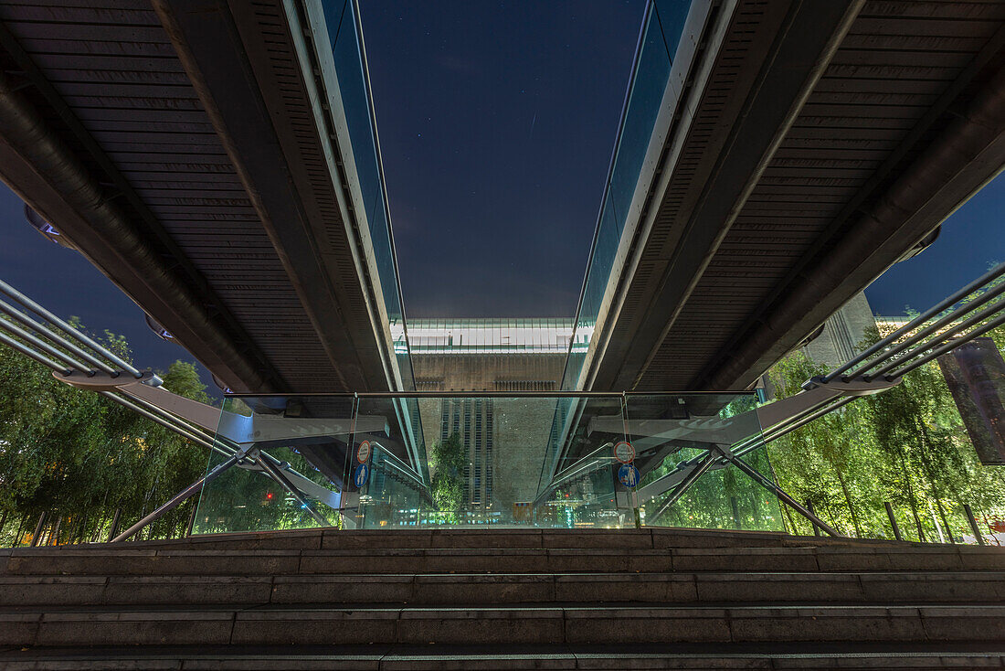 UK, London, Low angle view of Millenium Bridge at night