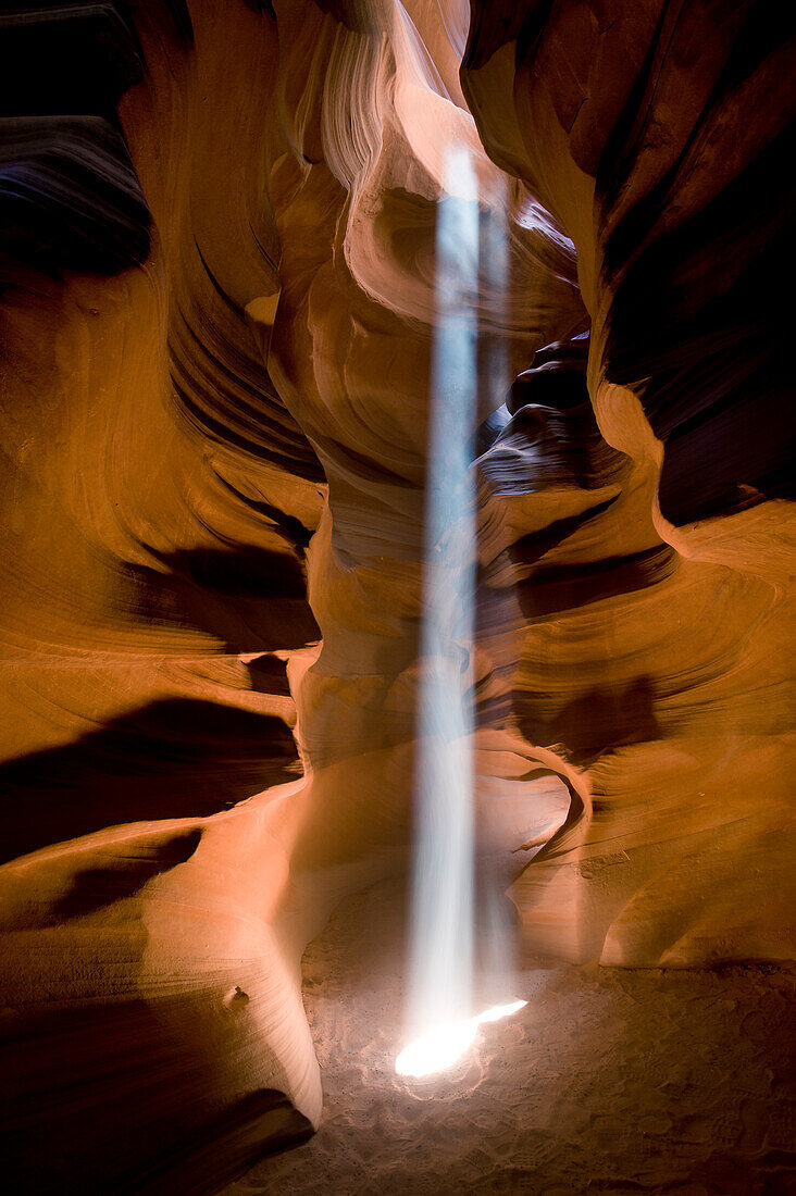 USA, Arizona, Page, Sonnenstrahl im Antelope Canyon