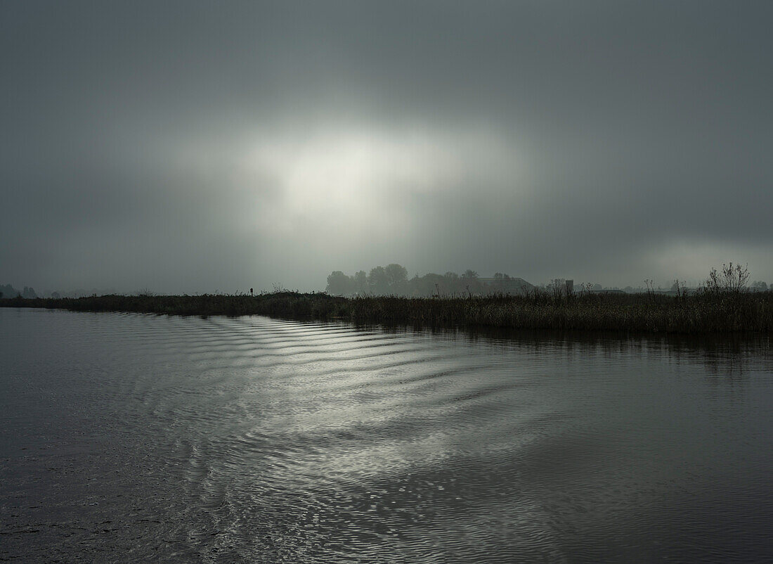 Friesland, Friesland, Broek, See an nebligen und bewölkten Tagen