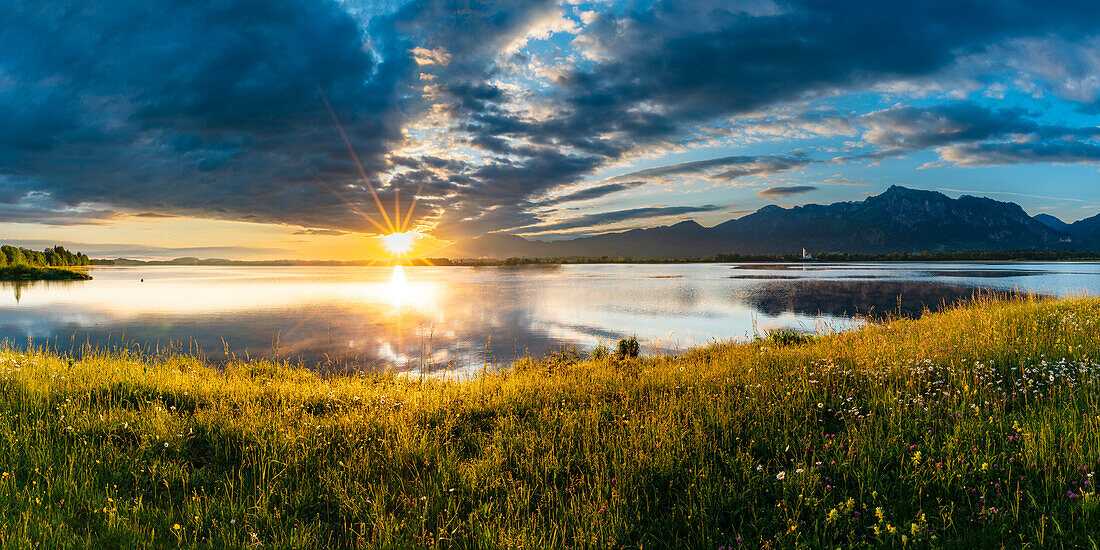 Sunrise at Forggensee, Ostallgäu, Allgäu, Swabia, Bavaria, Germany, Europe