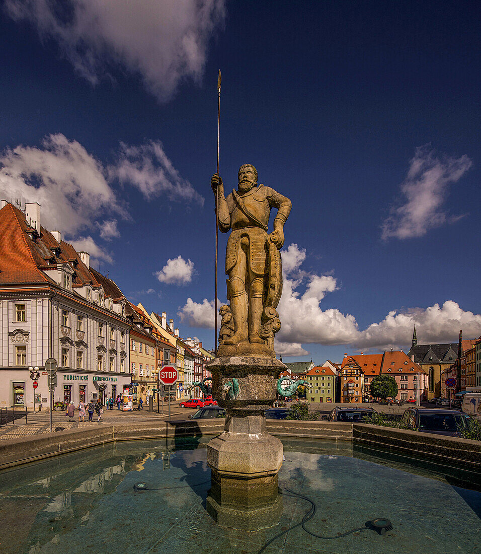 Rolandsbrunnen am Marktplatz in Eger (Cheb), Karlsbader Region, Westböhmen, Tschechische Republik