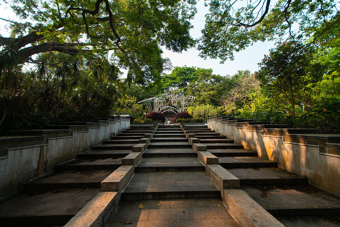 Blick auf den Kowloon Park mit Skulpturenweg in Hongkong