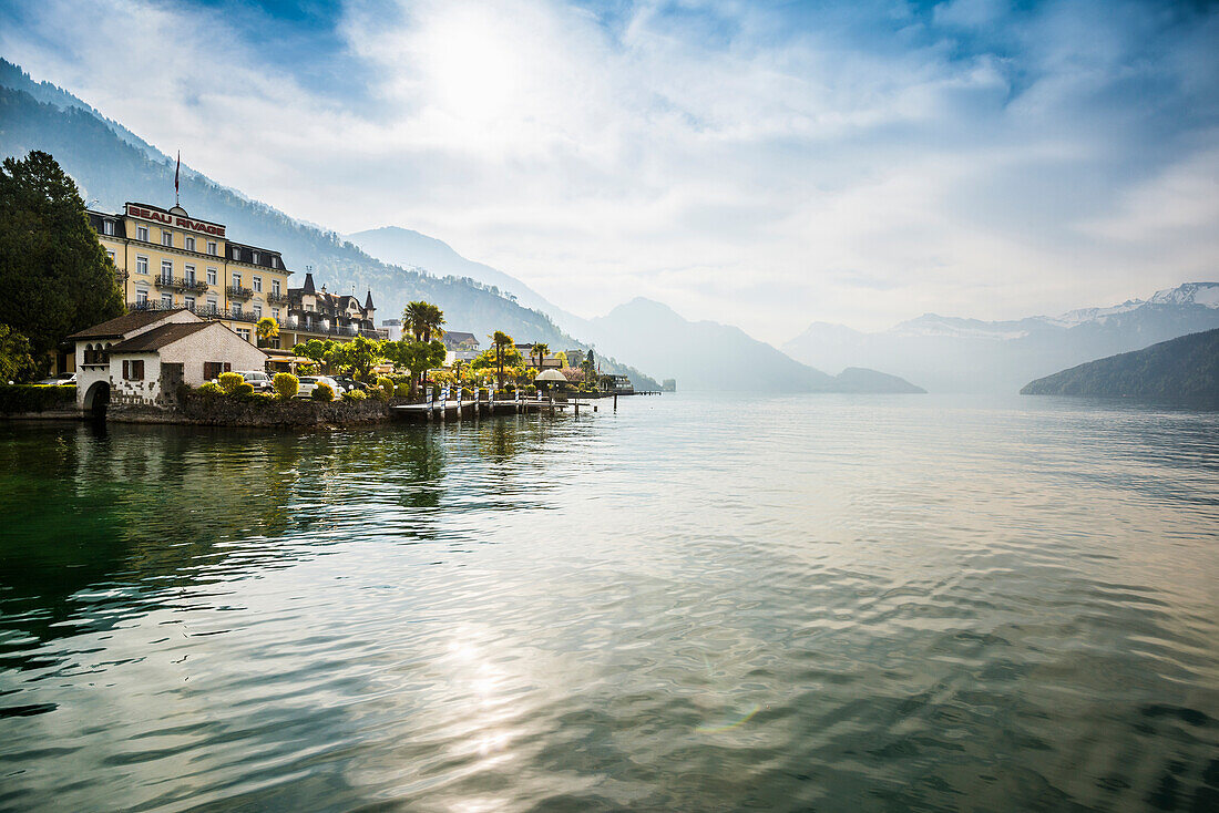 Hotels und Häuser am See, Weggis, Vierwaldstättersee, Kanton Luzern, Schweiz