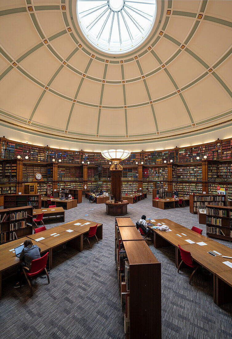 Innenraum der Zentralbibliothek, St. George's Quarter, Liverpool, Merseyside, England, Vereinigtes Königreich, Europa