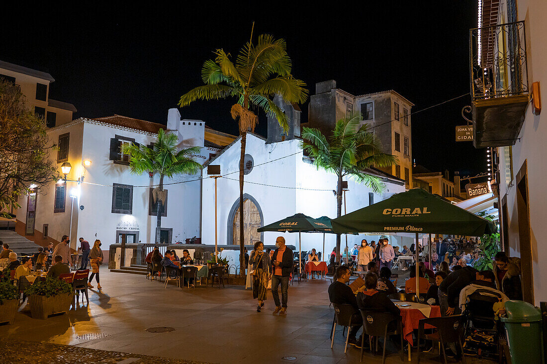 Die Fassade der Kapelle Corpo Santo in der Altstadt bei Nacht, Funchal, Madeira, Portugal, Atlantik, Europa