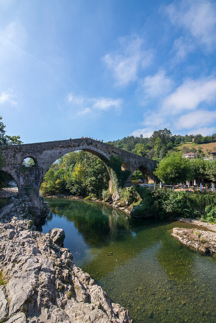 Römische Brücke, Cangas de Onis, Asturien, Spanien, Europa