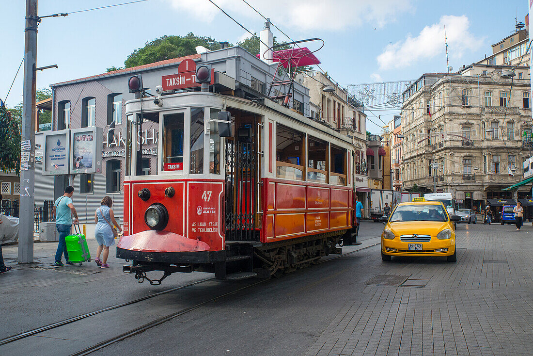 Altmodische Straßenbahnen, Istanbul, Türkei, Europa