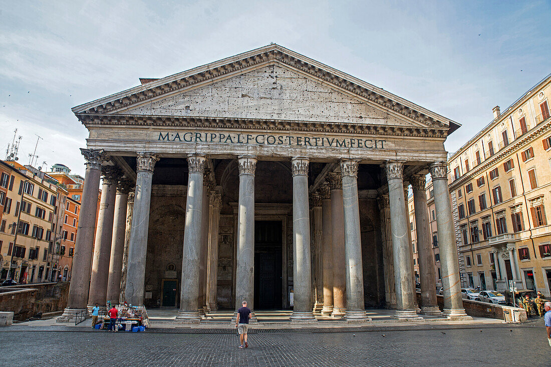 Pantheon exterior, UNESCO World Heritage Site, Rome, Lazio, Italy, Europe