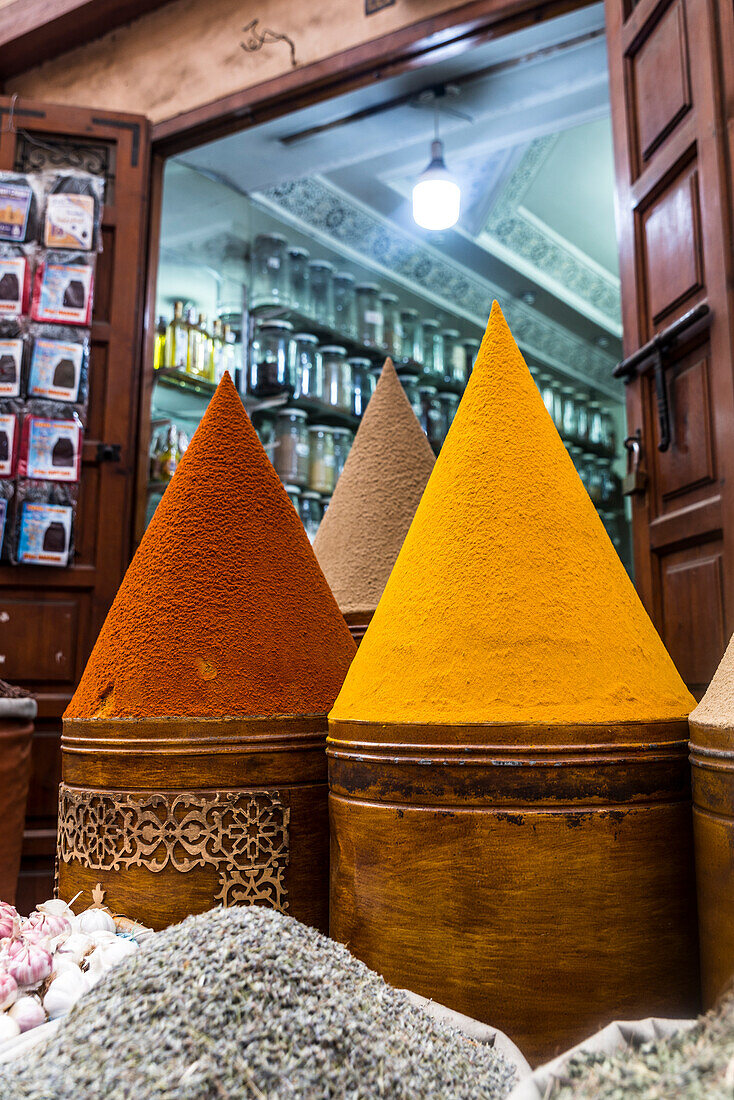 Gewürzladen in einem Souk, Marrakesch, Marokko, Nordafrika, Afrika