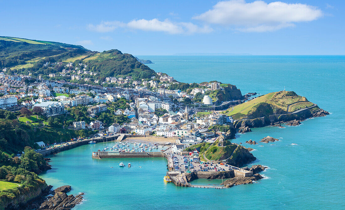 Ilfracombe Stadt und Hafen mit Capstone Hill von Hillsborough, Ilfracombe, Devon, England, Vereinigtes Königreich, Europa