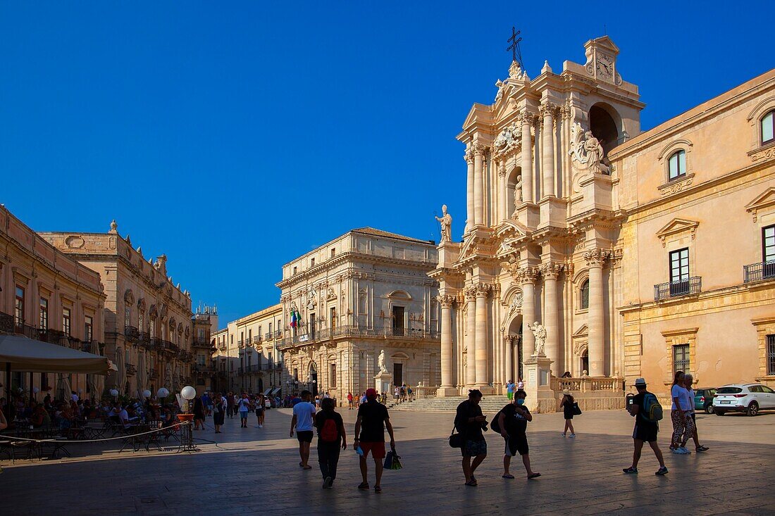 Piazza Duomo, Ortigia, Siracusa, Sicily, Italy, Europe