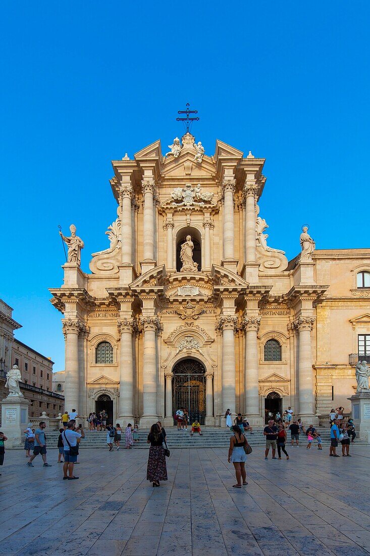 Chiesa Cattedrale Nativita di Maria Santissima, Piazza Duomo, UNESCO World Heritage Site, Ortigia, Siracusa, Sicily, Italy, Europe