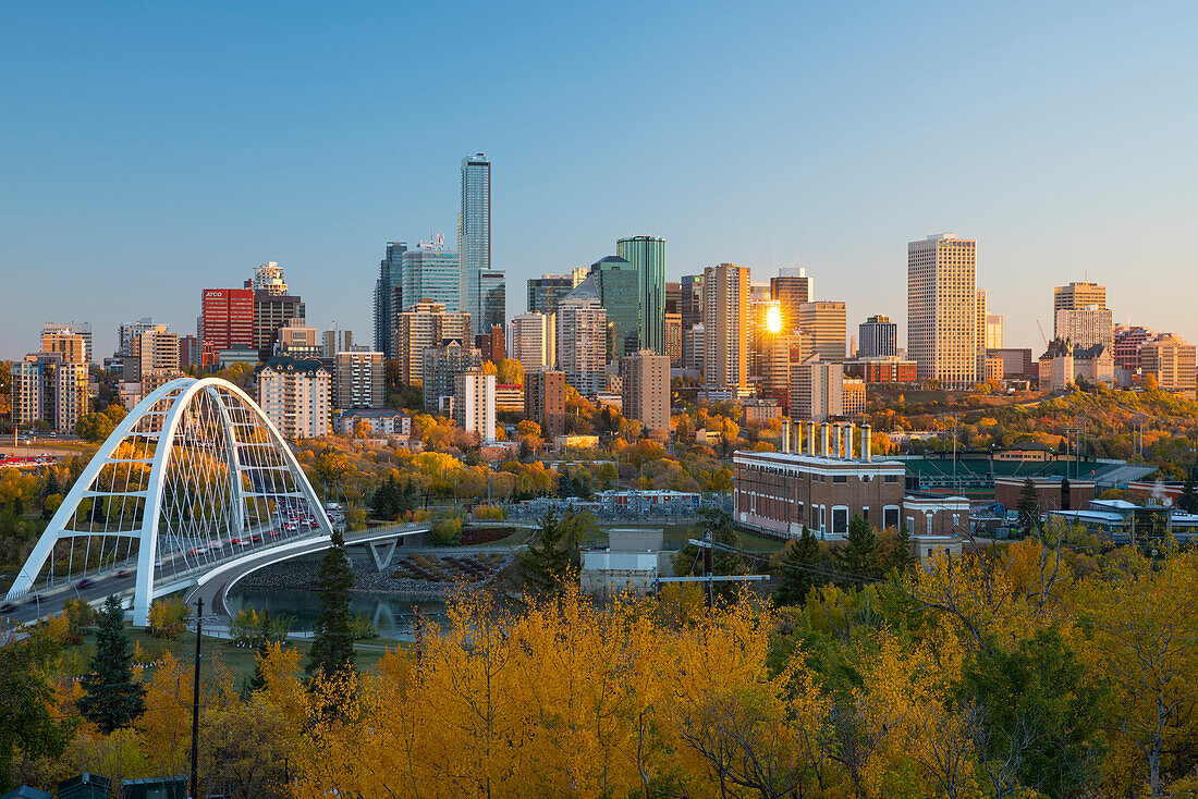Skyline von Edmonton im Herbst, Edmonton, Alberta, Kanada, Nordamerika