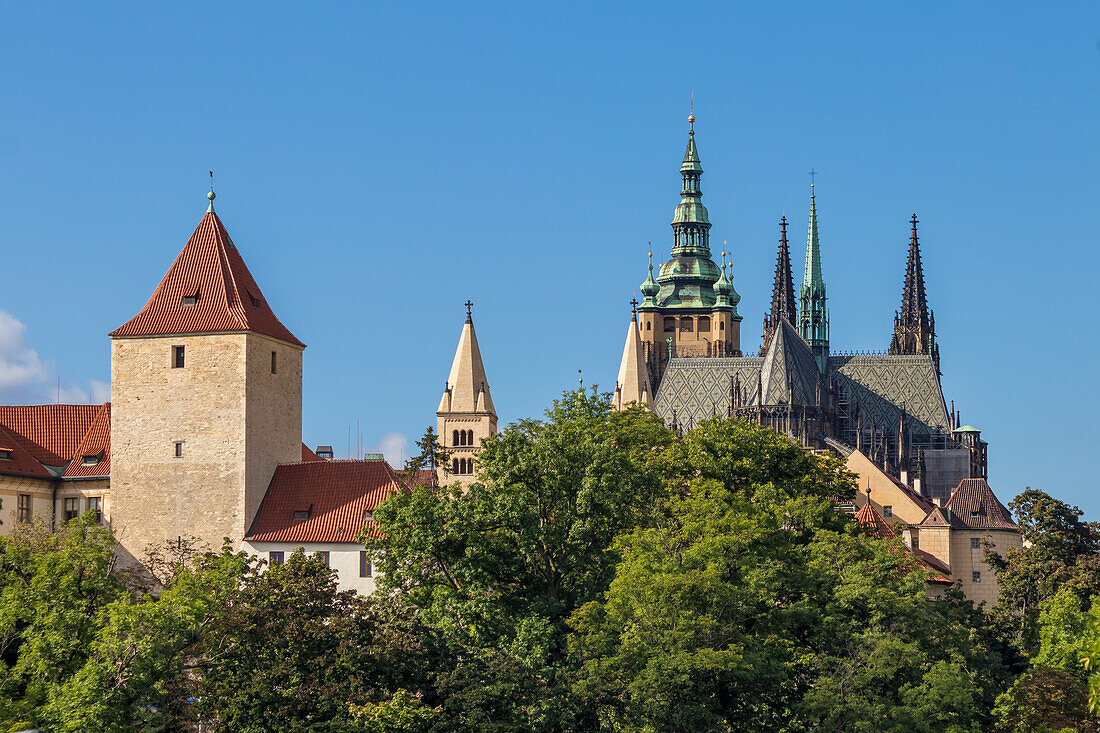 St.-Veits-Dom und Prager Burg gesehen von den Chotek-Gärten, UNESCO-Weltkulturerbe, Prag, Tschechische Republik (Tschechien), Europa