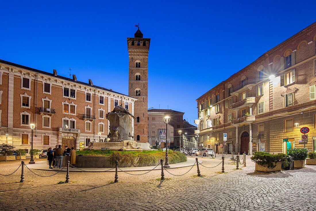 Piazza Medici and Troyana tower, Asti, Piedmont, Italy, Europe