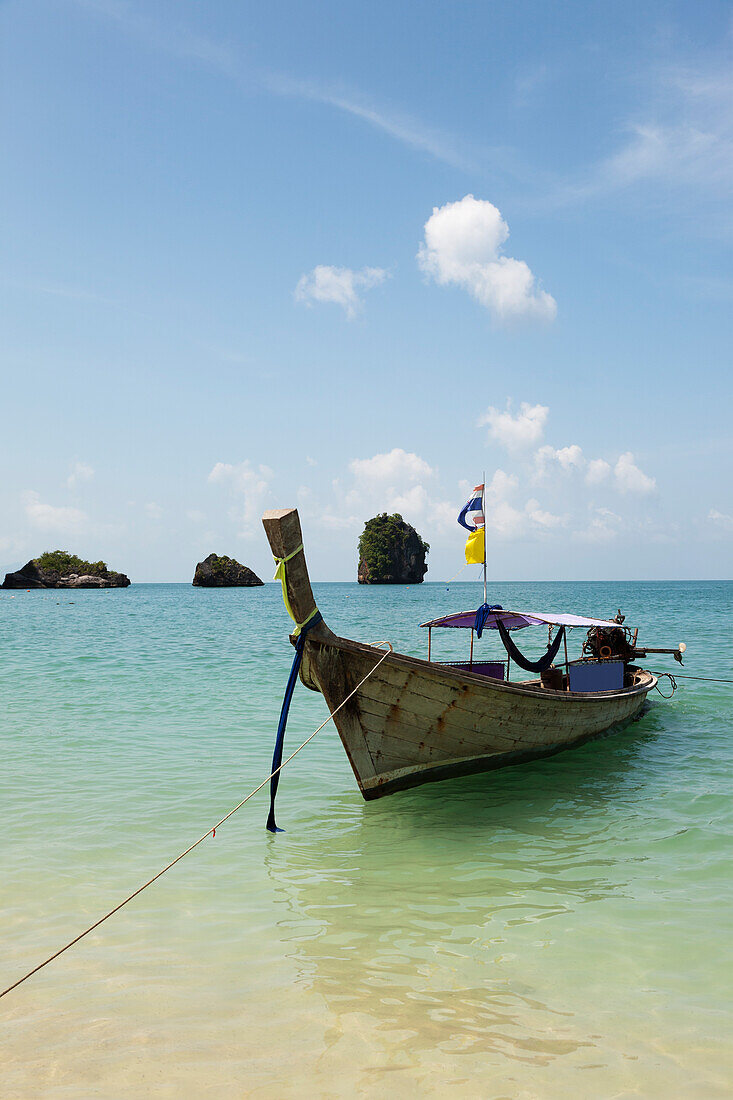 Thailand, Krabi, Longtail-Boote am Railay Beach