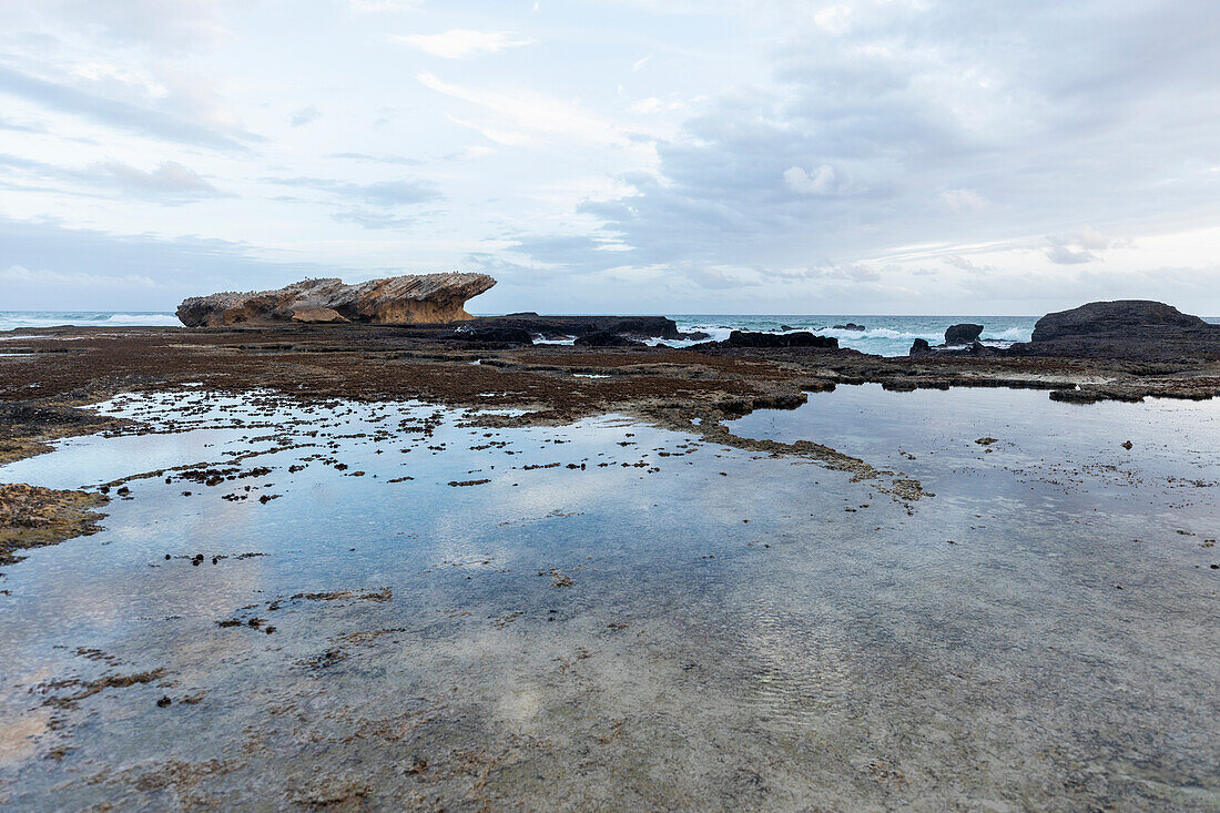 Südafrika, Western Cape, Felsformationen und Gezeitentümpel im Naturschutzgebiet Lekkerwater