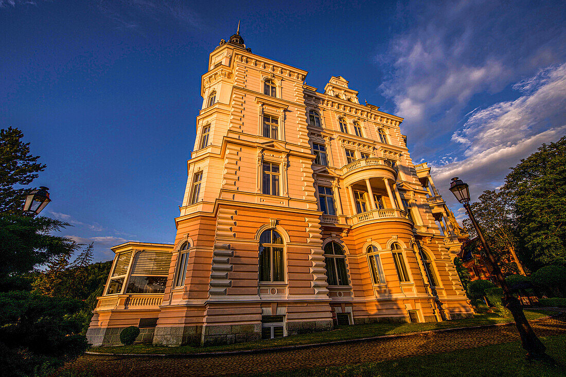 1890 errichtete Villa im Renaissancestil, heute Hotel Bristol Palace, Karlsbad, Karlovy Vary, Tschechische Republik