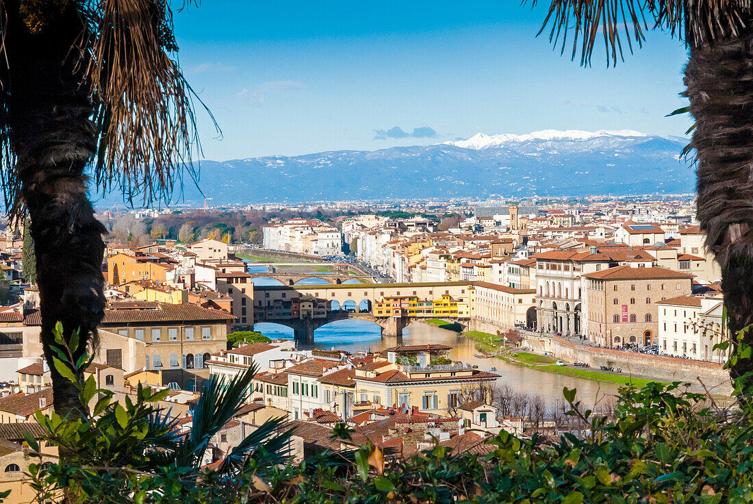 Blick auf Florenz und seine Brücken, Florenz, UNESCO-Weltkulturerbe, Toskana, Italien, Europa