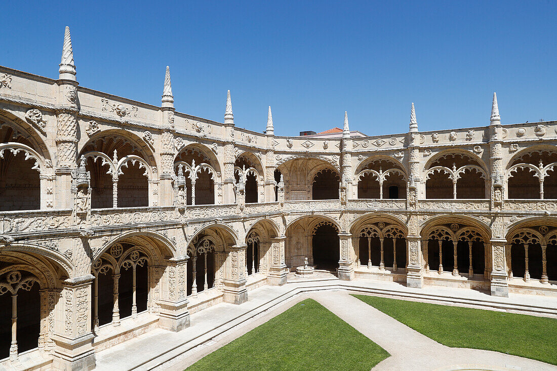 The Cloister, Jeronimos Monastery (Hieronymites Monastery), UNESCO World Heritage Site, Belem, Lisbon, Portugal, Europe