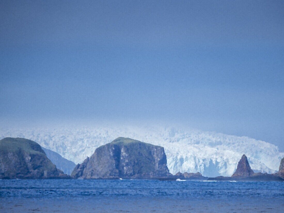 Ein Offshore-Riff, das bei Ebbe auf Annenkov Island, Südgeorgien, Südatlantik, Polarregionen ausgesetzt ist