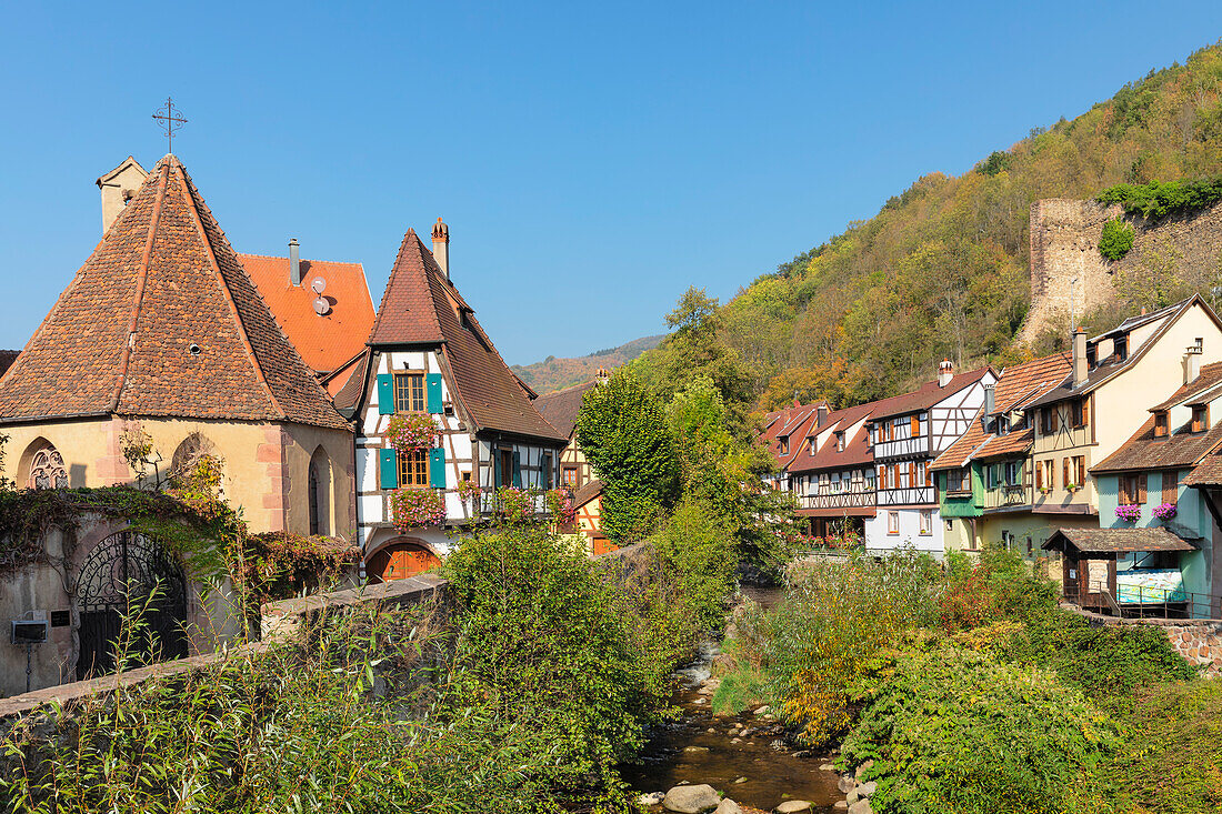 Half-timbered houses along Weiss River, Kaysersberg, Alsace, Alsatian Wine Route, Haut-Rhin, France, Europe