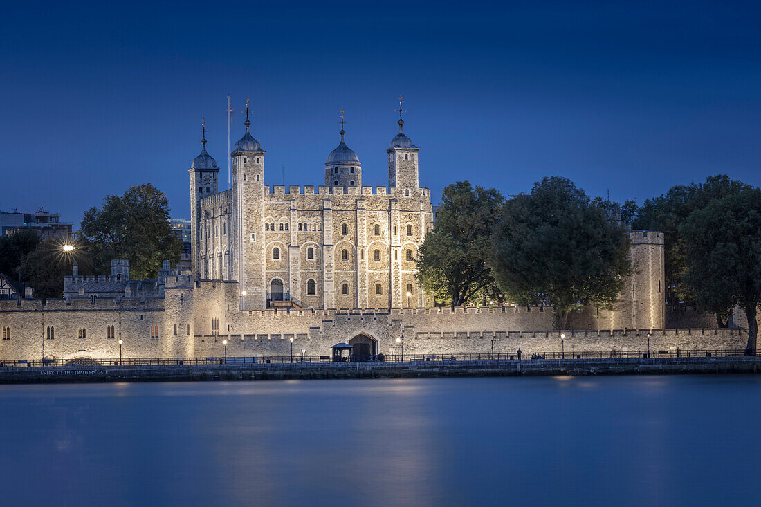 Der Tower of London, mittelalterliche normannische Burg aus dem 11. Jahrhundert, in der sich die Kronjuwelen befinden, UNESCO-Weltkulturerbe, City of London, London, England, Vereinigtes Königreich, Europa