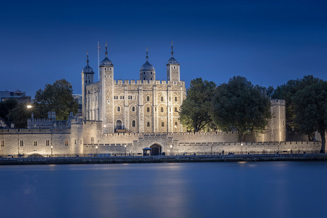 The Tower of London, 11th century medieval Norman castle that houses the Crown Jewels, UNESCO World Heritage Site, City of London, London, England, United Kingdom, Europe