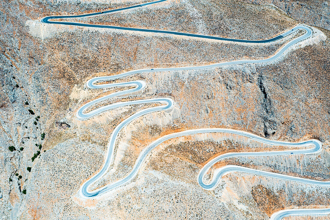 Haarnadelkurven der Bergstraße von oben, Luftaufnahme, Insel Kreta, griechische Inseln, Griechenland, Europa