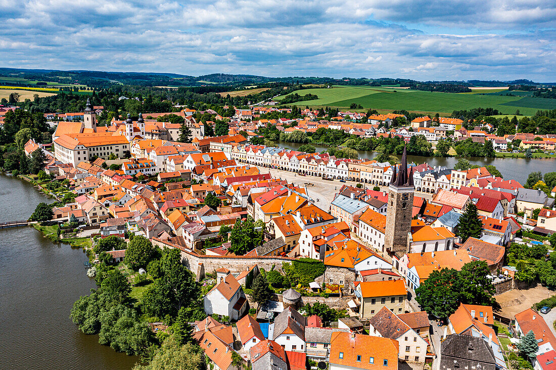 Luftaufnahme des historischen Zentrums von Telc, UNESCO-Weltkulturerbe, Südmähren, Tschechische Republik, Europa