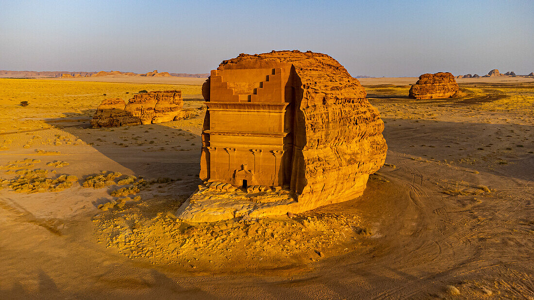 Luftaufnahme des Grabes von Lihyan, Sohn von Kuza, Madain Saleh (Hegra) (Al Hijr), UNESCO-Weltkulturerbe, Al Ula, Königreich Saudi-Arabien, Naher Osten
