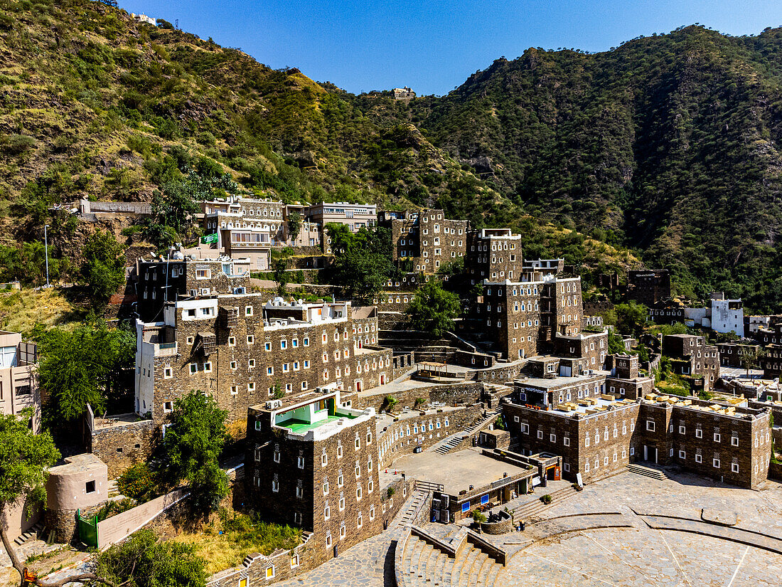 Luftaufnahme des Bergdorfes Rijal Almaa, Asir-Gebirge, Königreich Saudi-Arabien, Naher Osten