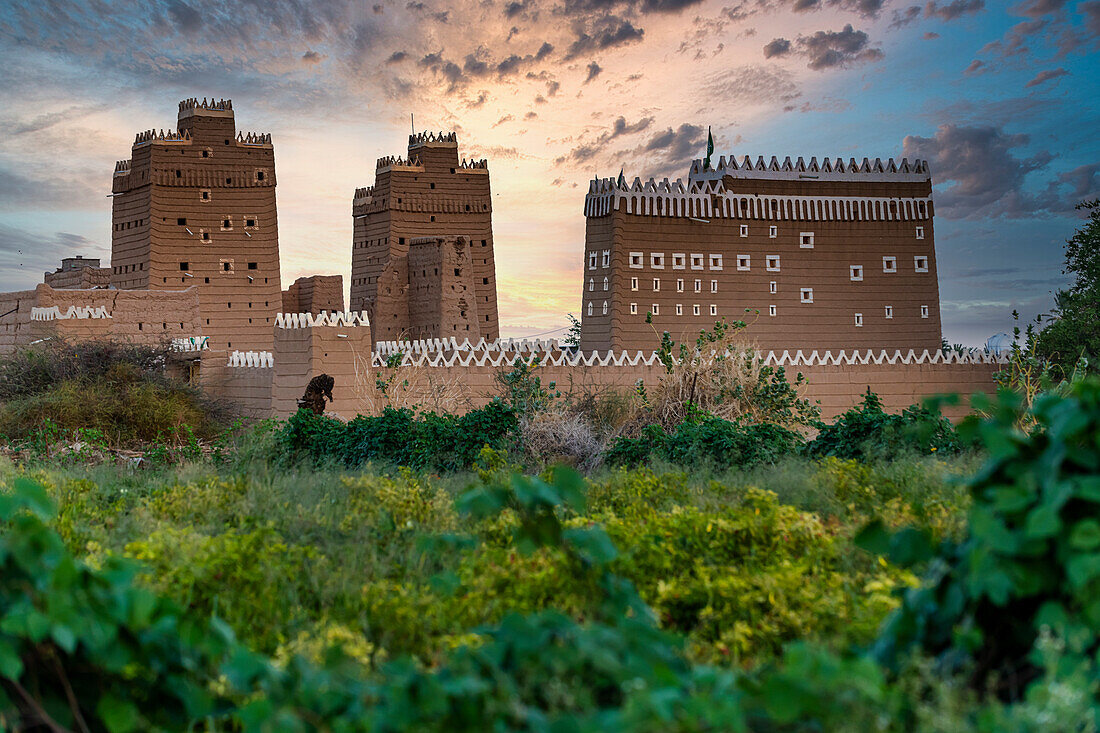 Traditionelle Lehmtürme, die als Wohnhäuser genutzt werden, Najran, Königreich Saudi-Arabien, Naher Osten