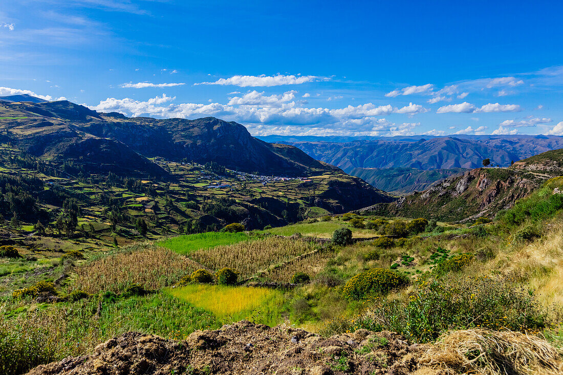 Schöne Aussicht auf den Inti Punku Trek, Ollantaytambo, Peru, Südamerika