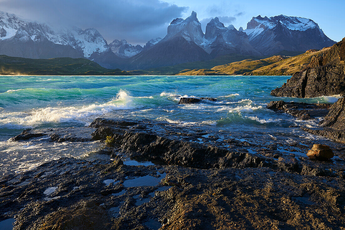 Lake Pehoe and Los Cuernos del Paine, Torres del Paine National Park, Ultima Esperanza Province, Magallanes and Chilean Antactica Region, Patagonia, Chile, South America