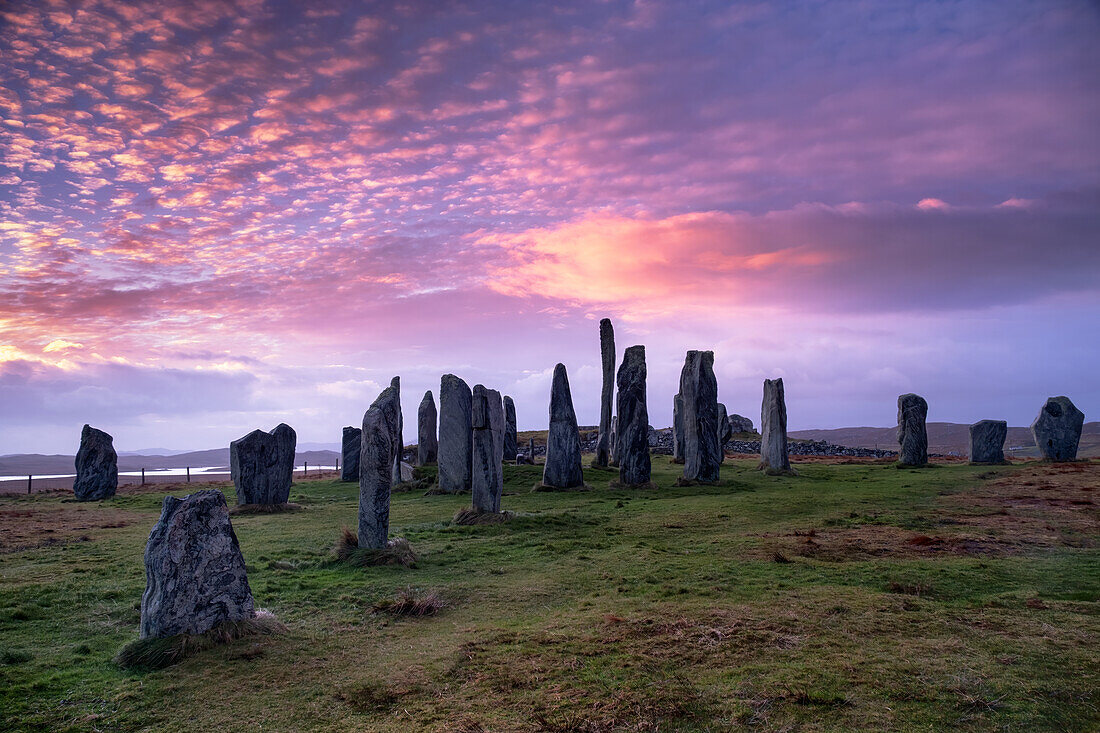 Die Callanish Standing Stones bei Sonnenaufgang, Callanish, Isle of Lewis, äußeren Hebriden, Schottland, Vereinigtes Königreich, Europa